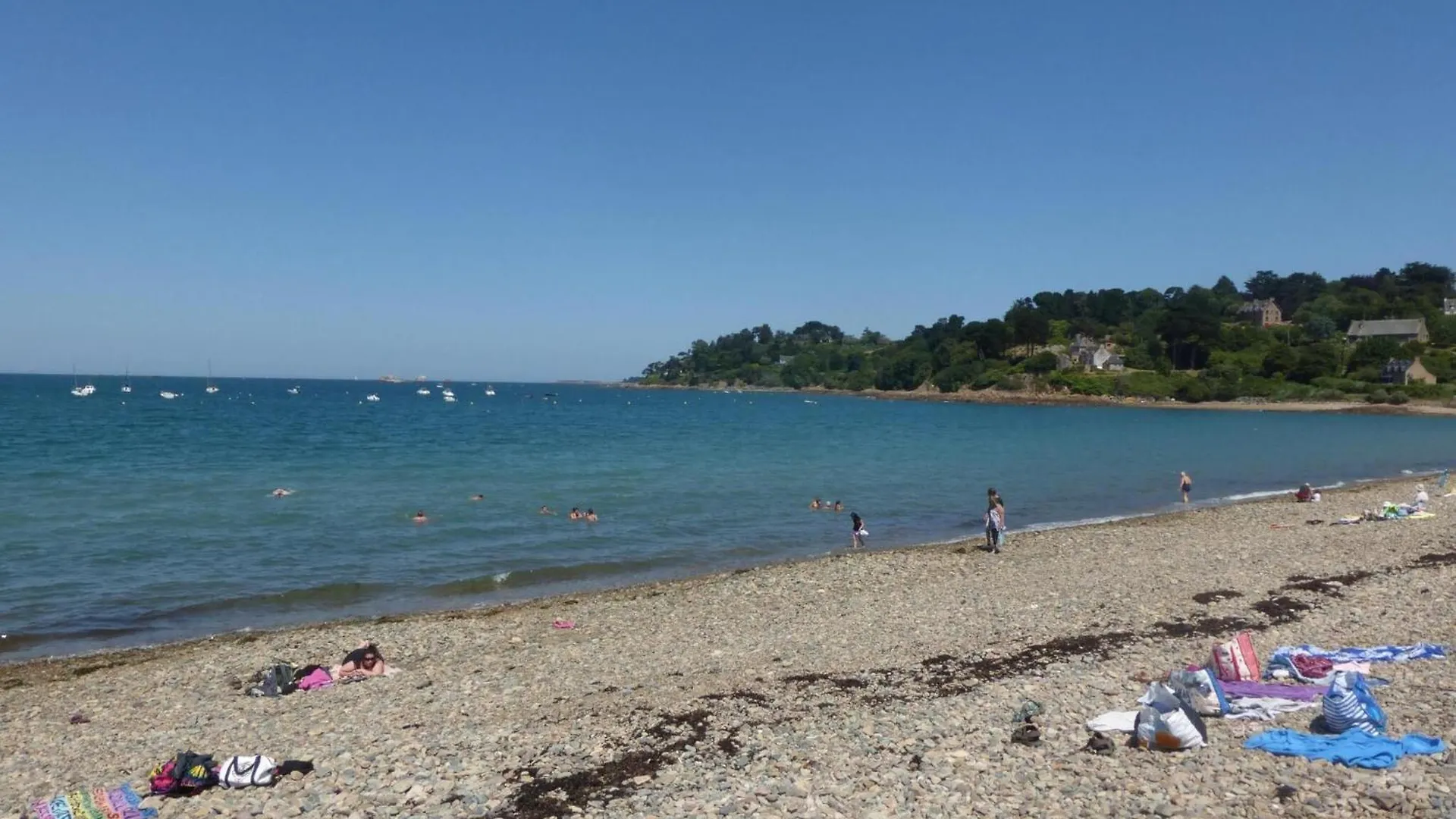 Comfortable Holiday Home With Garden, Near Beach Paimpol 0*,  Frankrig
